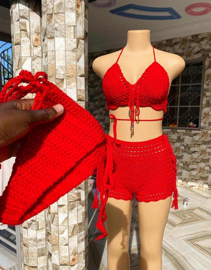 Robe crochet rouge avec franges longues